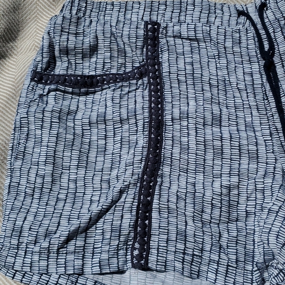 Falls Creek size large lightweight shorts - Picture 2 of 9